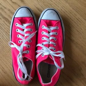 pink converse with a blue under top